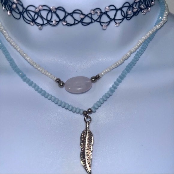 Elegant Multi-Layered chocker Set with Feather Pendant brand new - Picture 1 of 7